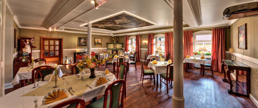 Landhotel Schwarzer Adler Suelzetal Esterno foto
