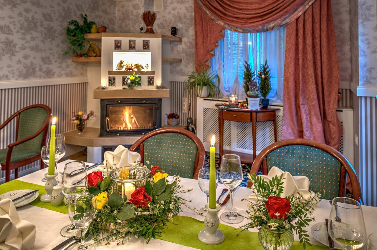 Landhotel Schwarzer Adler Suelzetal Esterno foto