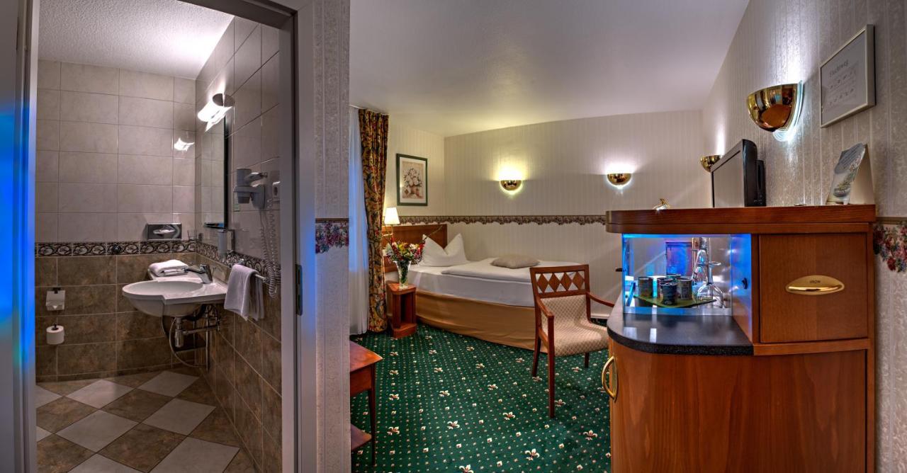 Landhotel Schwarzer Adler Suelzetal Esterno foto